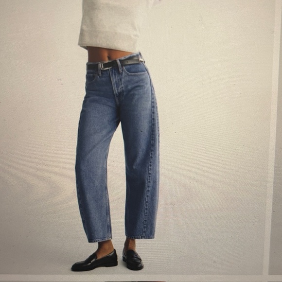 Abercrombie & Fitch Denim - Abercrombie & Fitch Curve love Mid Rise Barrel Jean